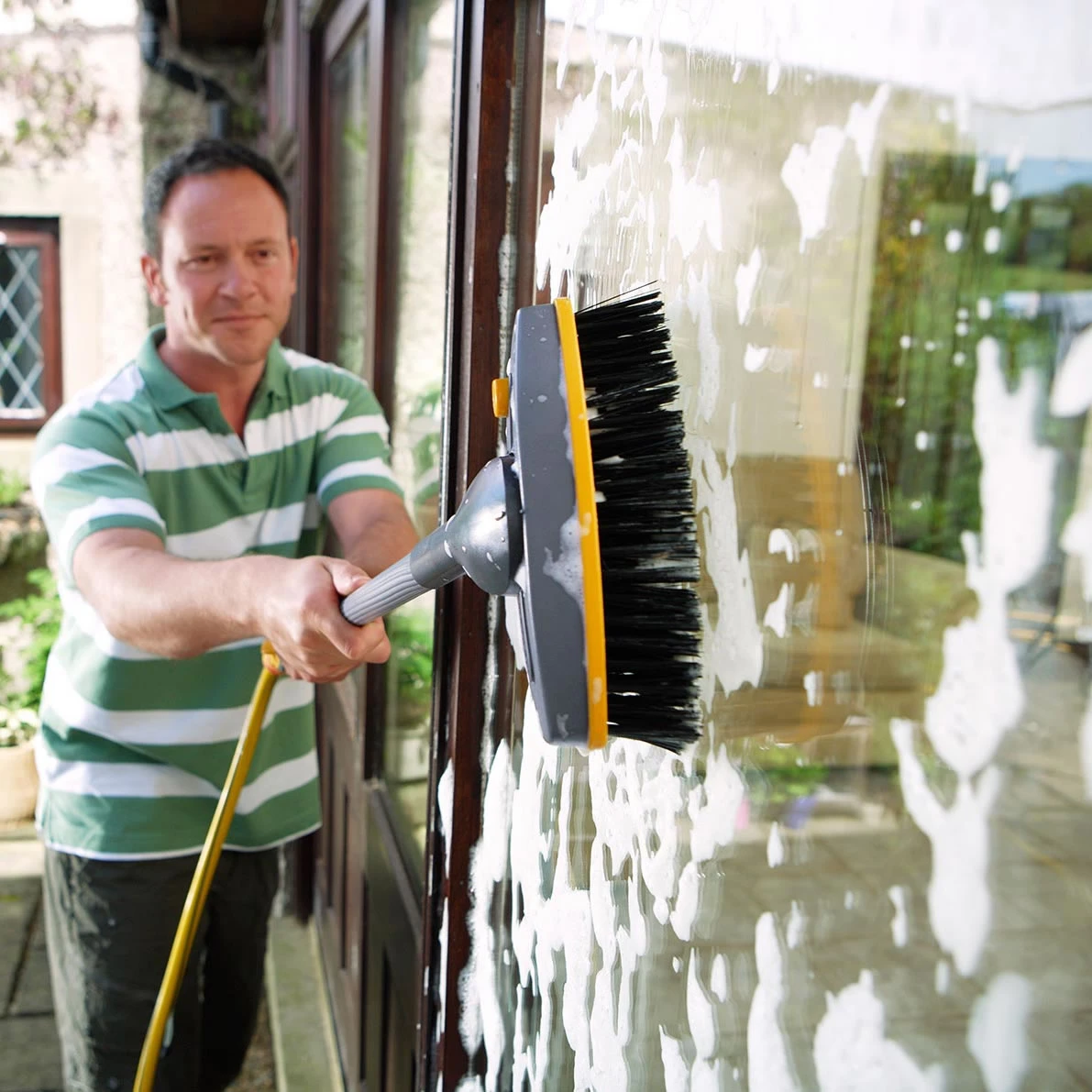 Hozelock Medium Car Brush Plus - 2604 - Image 2