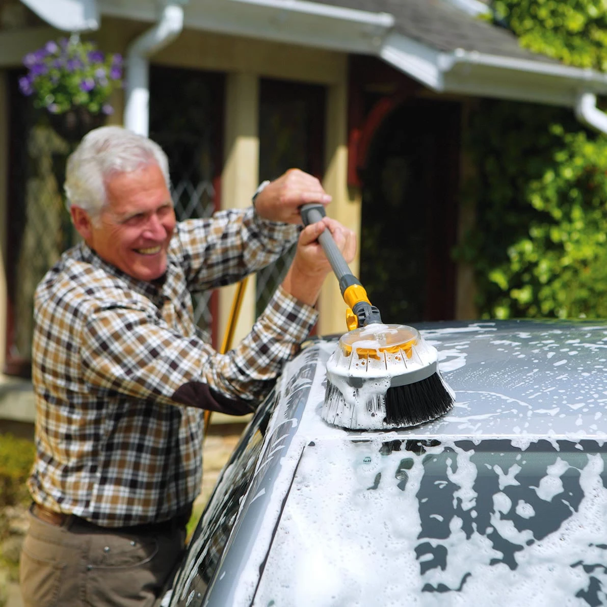 Hozelock Long Car Brush Pro - 2607 - Image 2