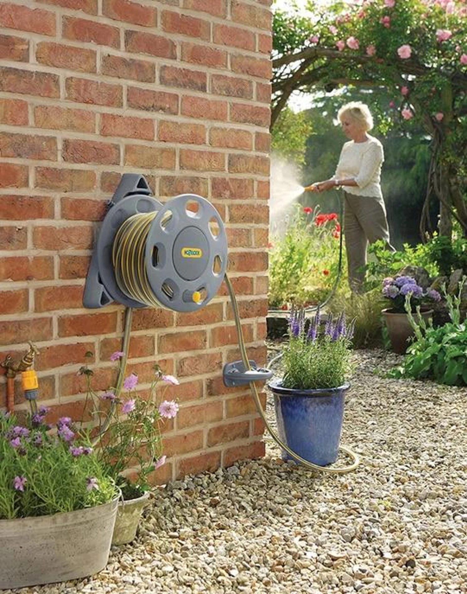 Hozelock 2420 30 Meters Compact Wall Mounted Hose Reel With Hozelock Hose Guide - Image 2