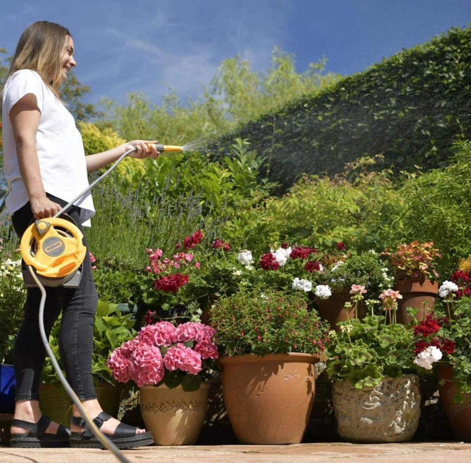 Hozelock 2427 Small Hose And Reel, Ideal For Patios And Balconies - Image 3